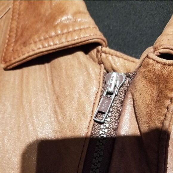 VINTAGE REMY LEATHER JACKET MADE IN USA SIZE 46. (SHD) - Picture 7 of 13